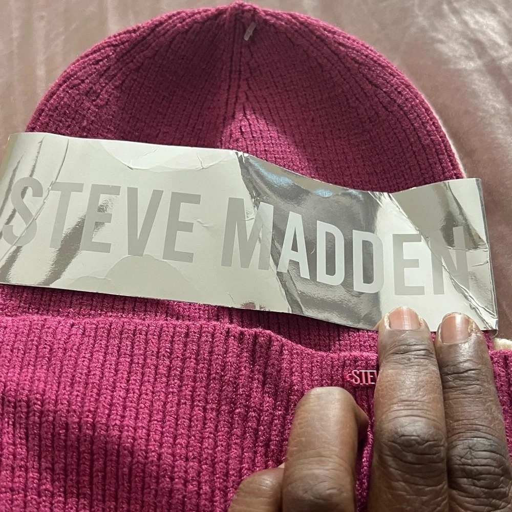 Steve Madden Winter Beanie Hat color Fuxcia and Beige (2 pieces) new